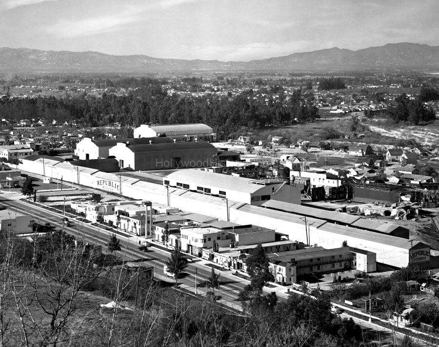 Studio City 1942 View northwest.jpg